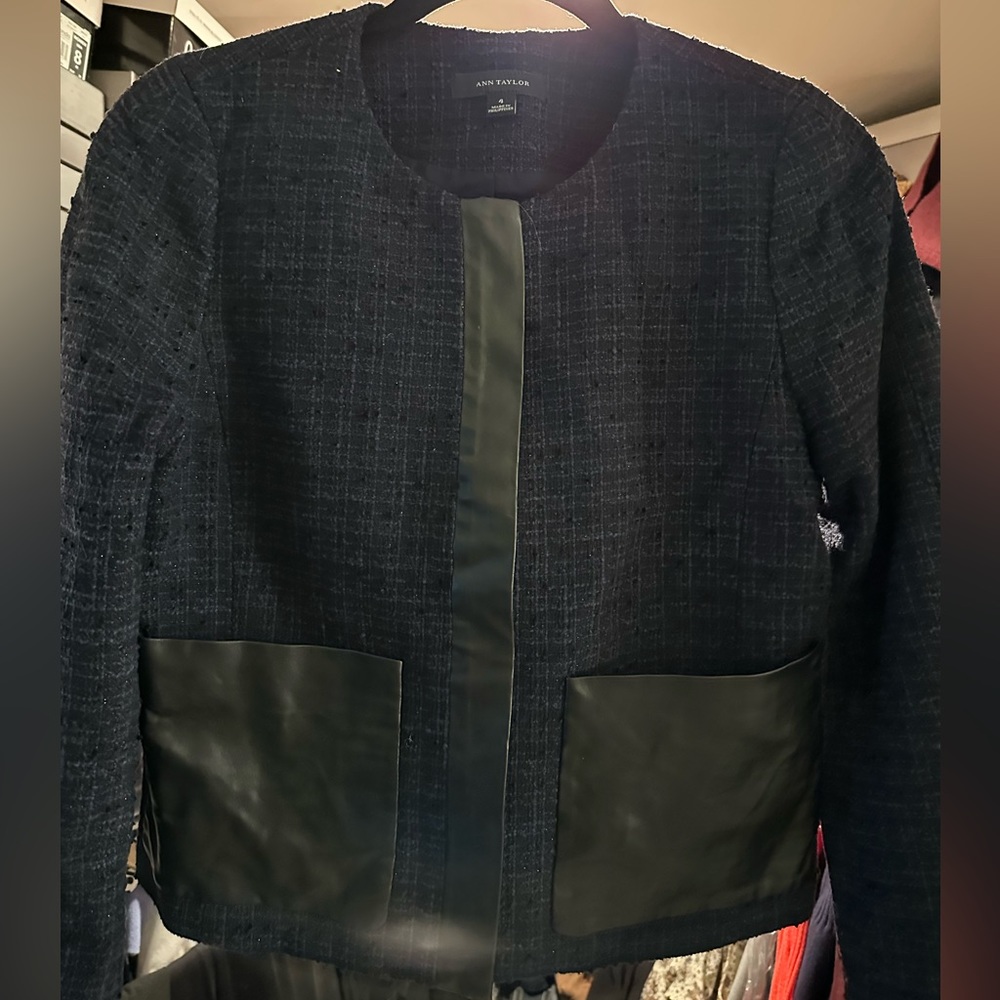 blazer navy black plaid with silver specks leather pockets. Zip front